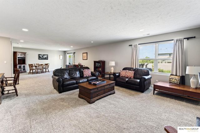 11006 Freeboard Drive, Papillion, NE 68046