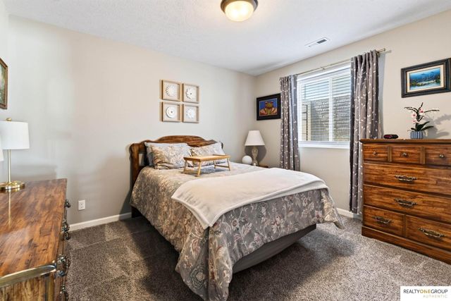 11006 Freeboard Drive, Papillion, NE 68046