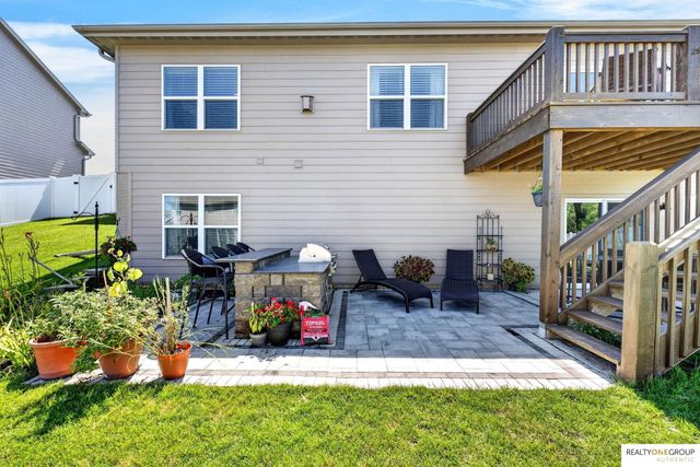 11006 Freeboard Drive, Papillion, NE 68046