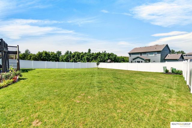 11006 Freeboard Drive, Papillion, NE 68046