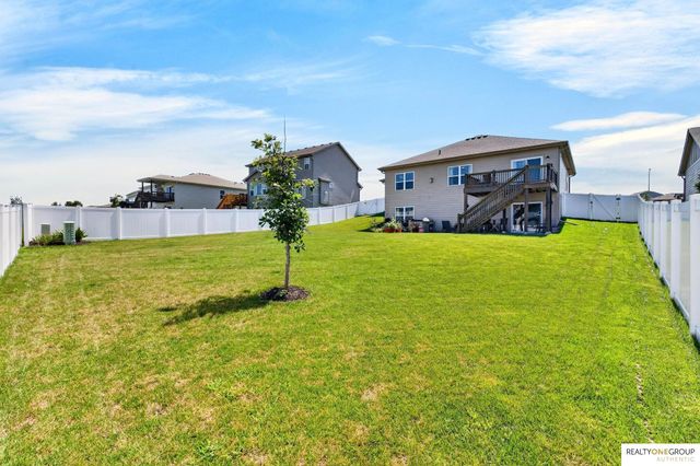 11006 Freeboard Drive, Papillion, NE 68046