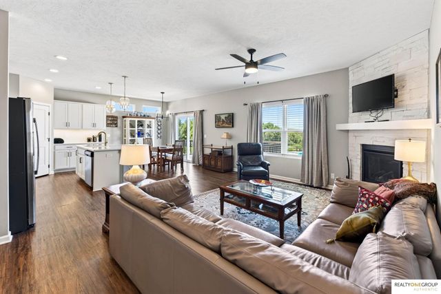 11006 Freeboard Drive, Papillion, NE 68046