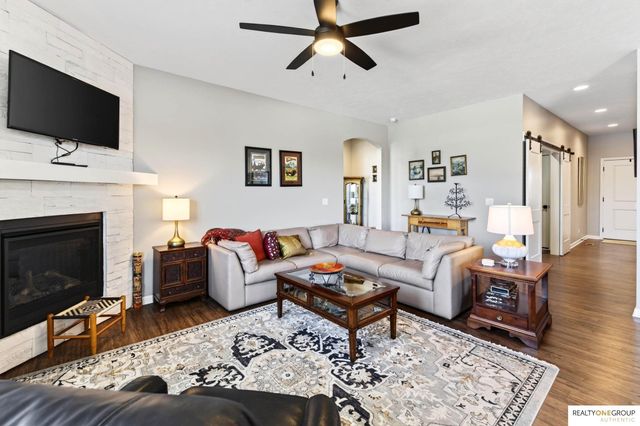 11006 Freeboard Drive, Papillion, NE 68046