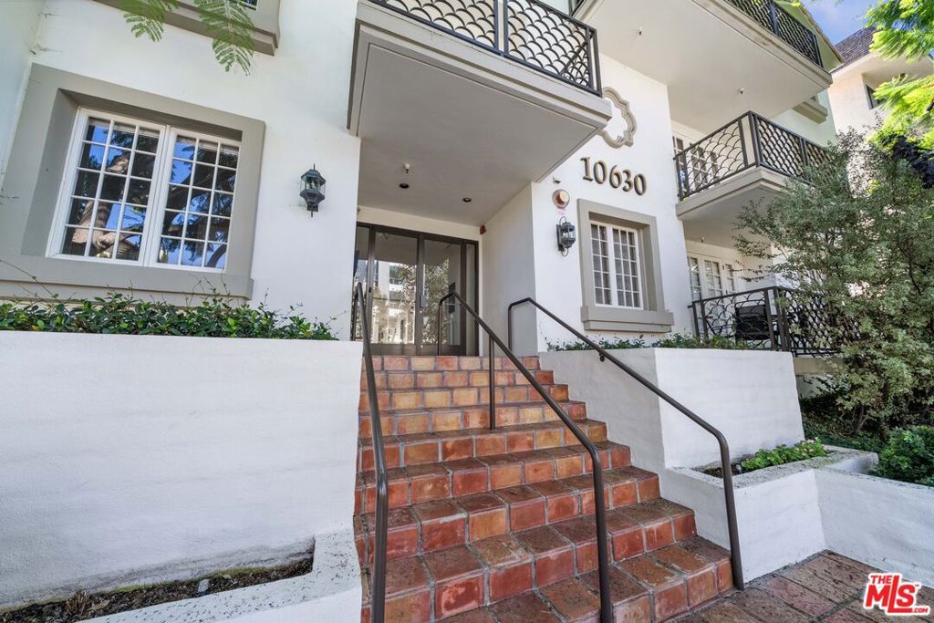 10630 Eastborne Avenue 103, Los Angeles, CA 90024 — photo 2