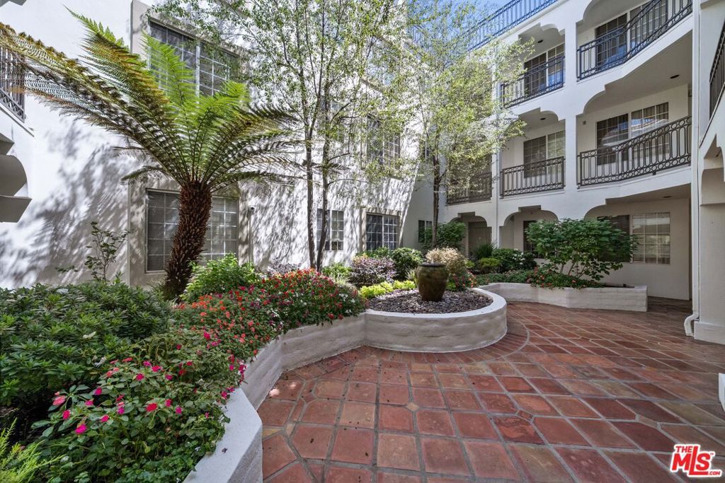 10630 Eastborne Avenue 103, Los Angeles, CA 90024 — photo 3