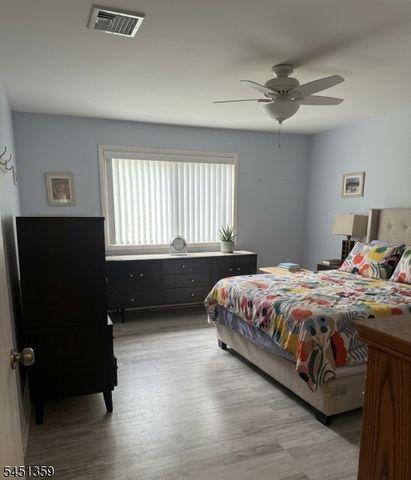 32 Dickinson Ct, Middletown Twp., NJ 07701