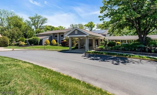 32 Dickinson Ct, Middletown Twp., NJ 07701