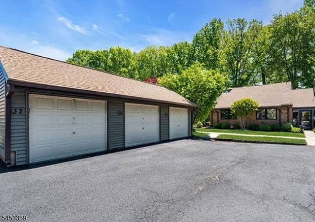 32 Dickinson Ct, Middletown Twp., NJ 07701