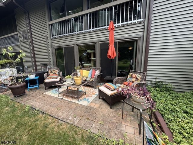 32 Dickinson Ct, Middletown Twp., NJ 07701