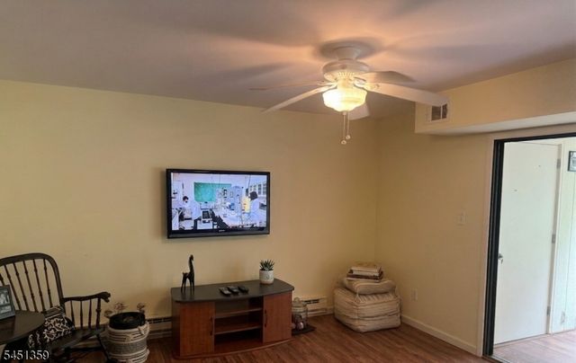 32 Dickinson Ct, Middletown Twp., NJ 07701