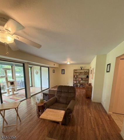 32 Dickinson Ct, Middletown Twp., NJ 07701