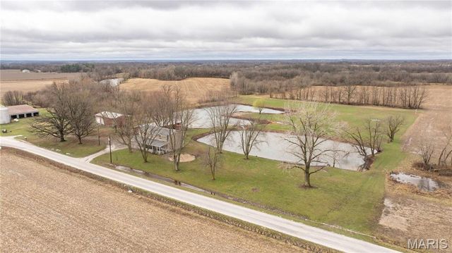 168 SE 450 Avenue, Carrollton, IL 62016