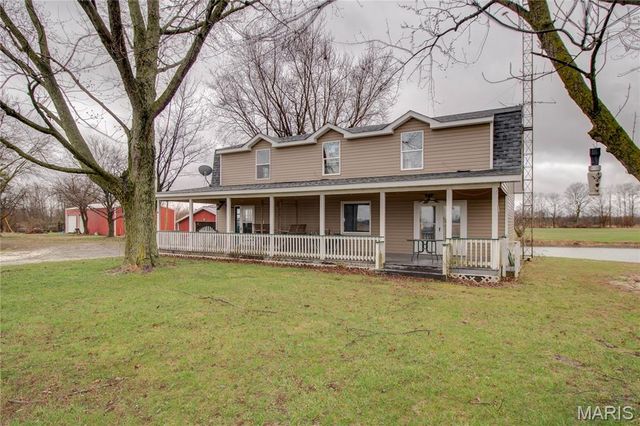 168 SE 450 Avenue, Carrollton, IL 62016