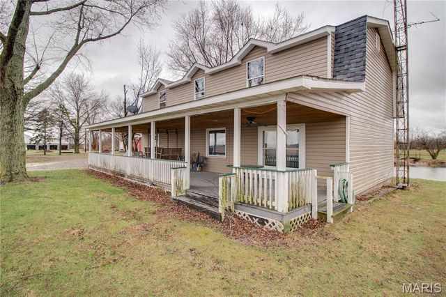 168 SE 450 Avenue, Carrollton, IL 62016