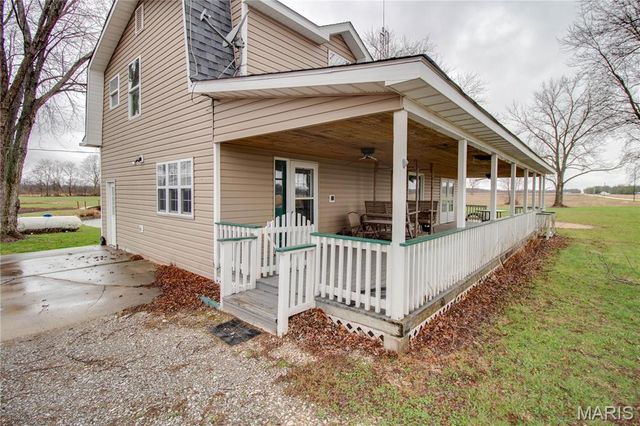 168 SE 450 Avenue, Carrollton, IL 62016