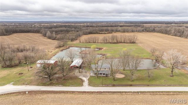 168 SE 450 Avenue, Carrollton, IL 62016