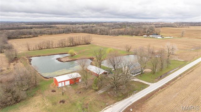 168 SE 450 Avenue, Carrollton, IL 62016