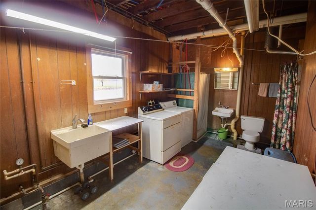 168 SE 450 Avenue, Carrollton, IL 62016