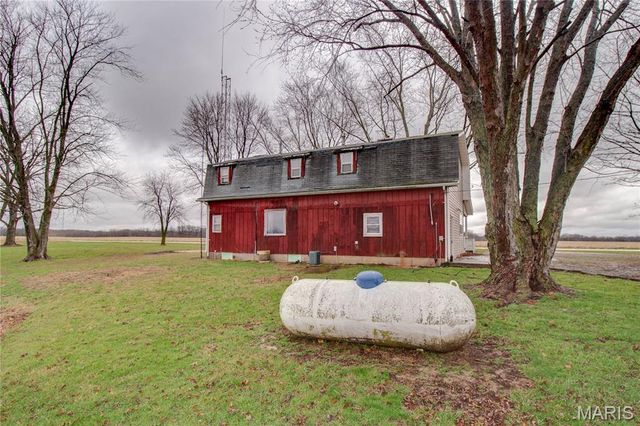 168 SE 450 Avenue, Carrollton, IL 62016