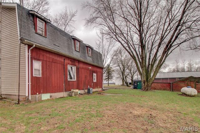 168 SE 450 Avenue, Carrollton, IL 62016