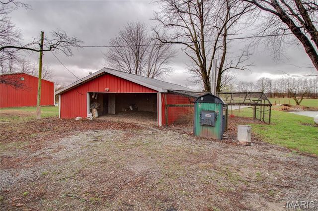 168 SE 450 Avenue, Carrollton, IL 62016