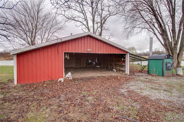 168 SE 450 Avenue, Carrollton, IL 62016