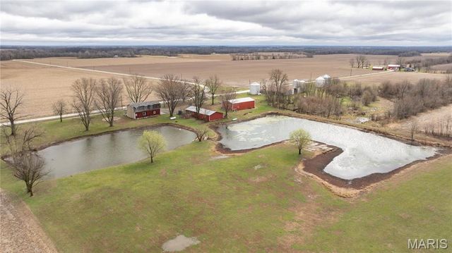 168 SE 450 Avenue, Carrollton, IL 62016