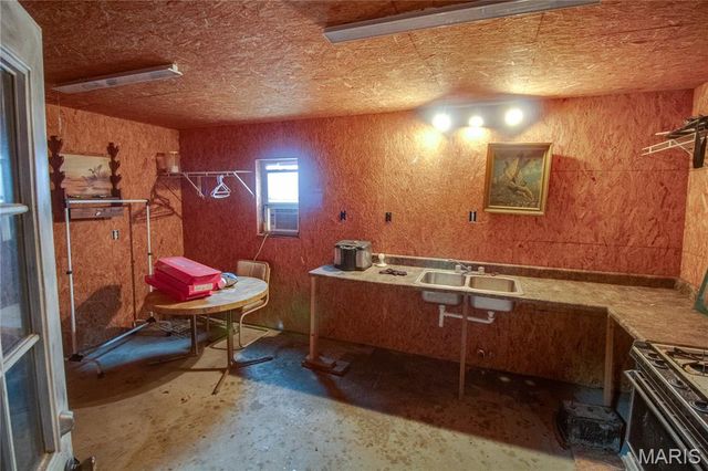 168 SE 450 Avenue, Carrollton, IL 62016