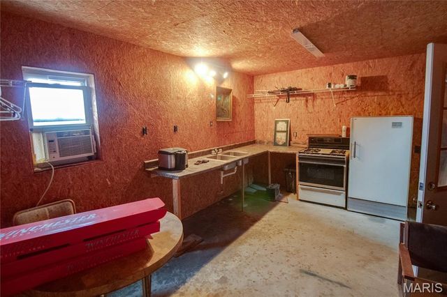 168 SE 450 Avenue, Carrollton, IL 62016