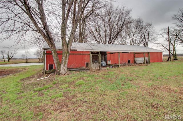 168 SE 450 Avenue, Carrollton, IL 62016