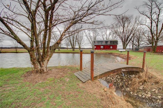 168 SE 450 Avenue, Carrollton, IL 62016