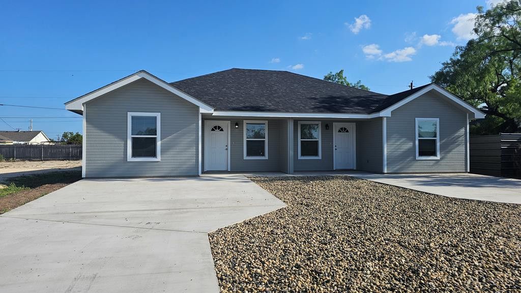 Image 1 of property listing at 213 W Ave C A, San Angelo, TX 76903