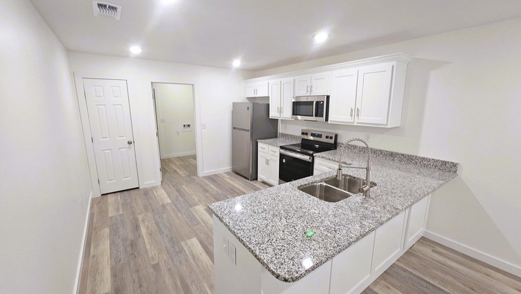 Image 3 of property listing at 213 W Ave C A, San Angelo, TX 76903