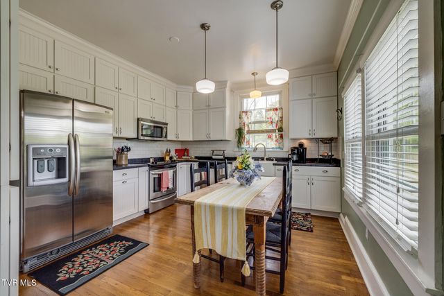 239 Crestview Street, Church Hill, TN 37642