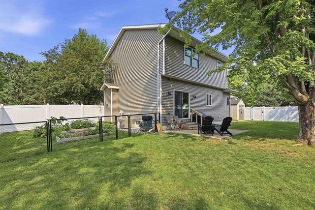 1520 WELLINGTON DRIVE, Oshkosh, WI 54904