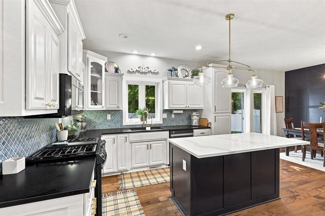 1520 WELLINGTON DRIVE, Oshkosh, WI 54904