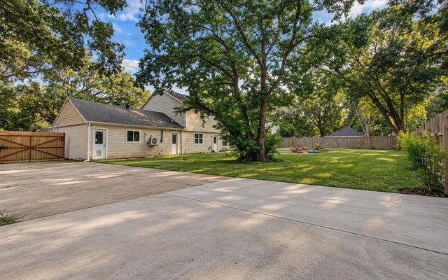 536 Robert E Lee Drive, Conroe, TX 77302