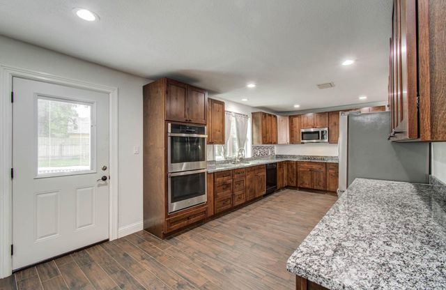 536 Robert E Lee Drive, Conroe, TX 77302