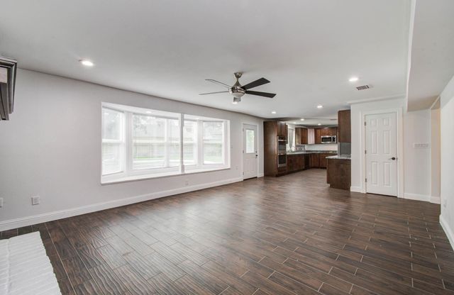 536 Robert E Lee Drive, Conroe, TX 77302