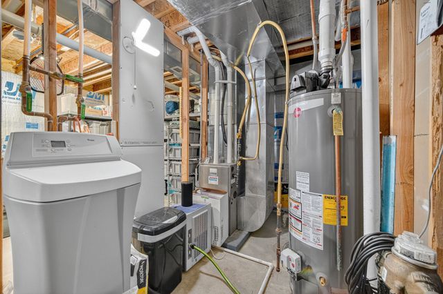 708 Patchett Drive NE, Mitchellville, IA 50169