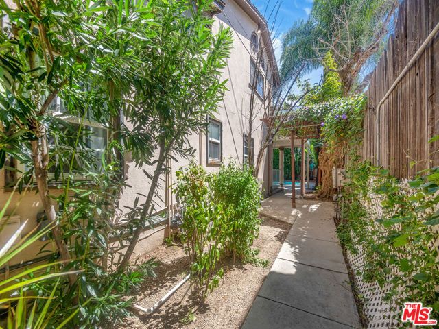 22018 Dumetz Road, Woodland Hills (los Angeles), CA 91364