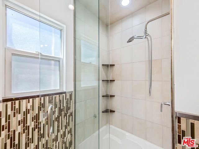 22018 Dumetz Road, Woodland Hills (los Angeles), CA 91364