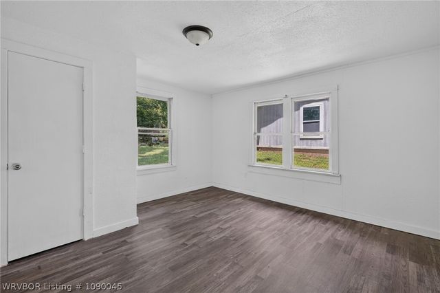 421 N 16th Street, Van Buren, AR 72956