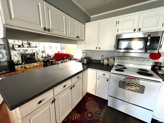 221 Fairway Drive, Evansville, IN 47710