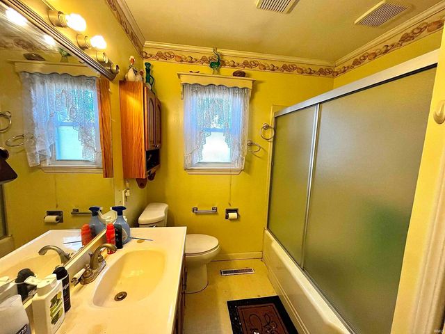 221 Fairway Drive, Evansville, IN 47710