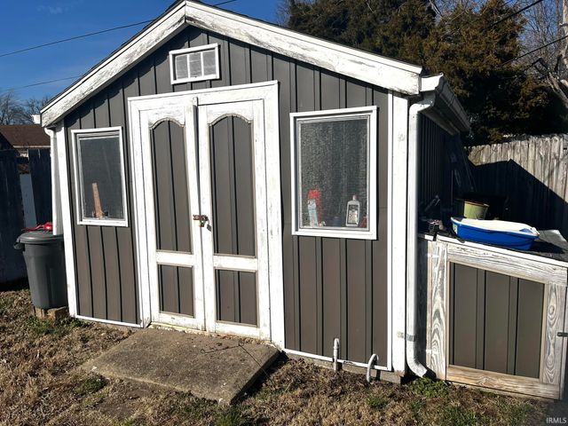 221 Fairway Drive, Evansville, IN 47710