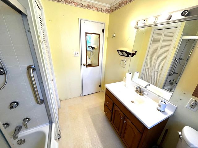 221 Fairway Drive, Evansville, IN 47710