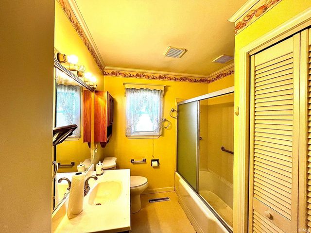 221 Fairway Drive, Evansville, IN 47710