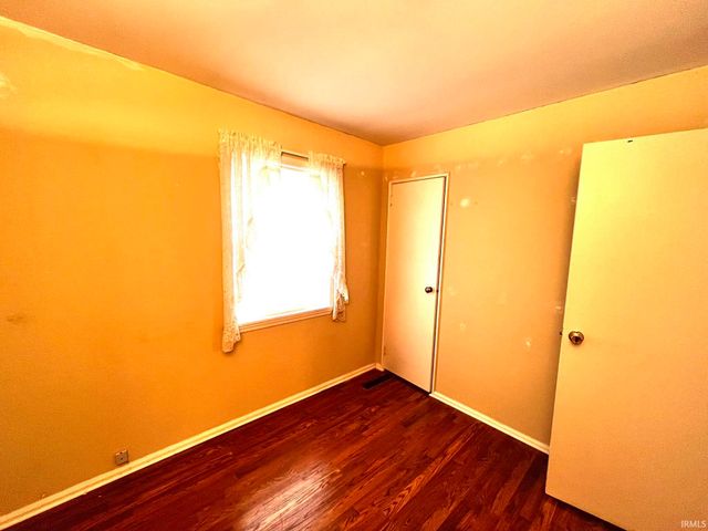 221 Fairway Drive, Evansville, IN 47710