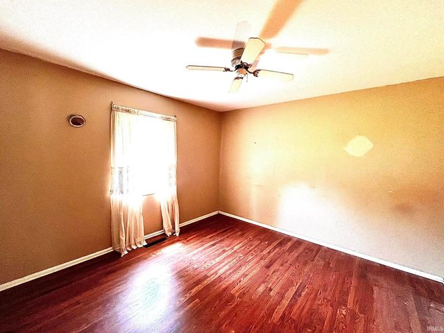 221 Fairway Drive, Evansville, IN 47710